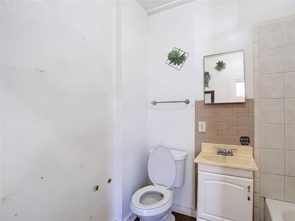 For Sale: $175,000 (3 beds, 1 baths, 936 Square Feet)