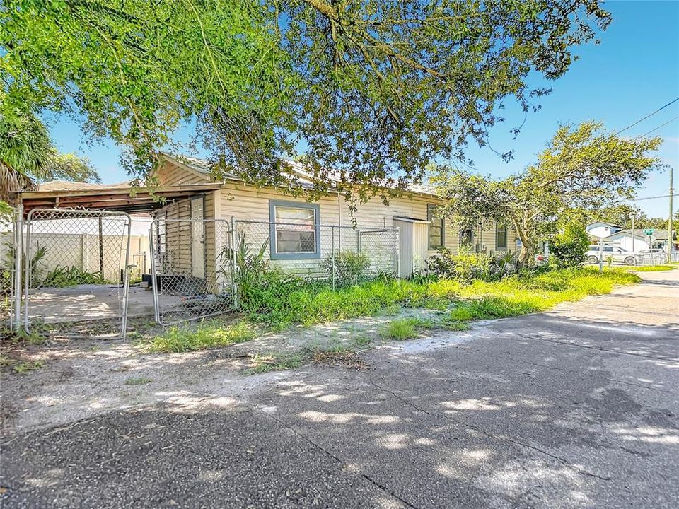 For Sale: $175,000 (3 beds, 1 baths, 936 Square Feet)