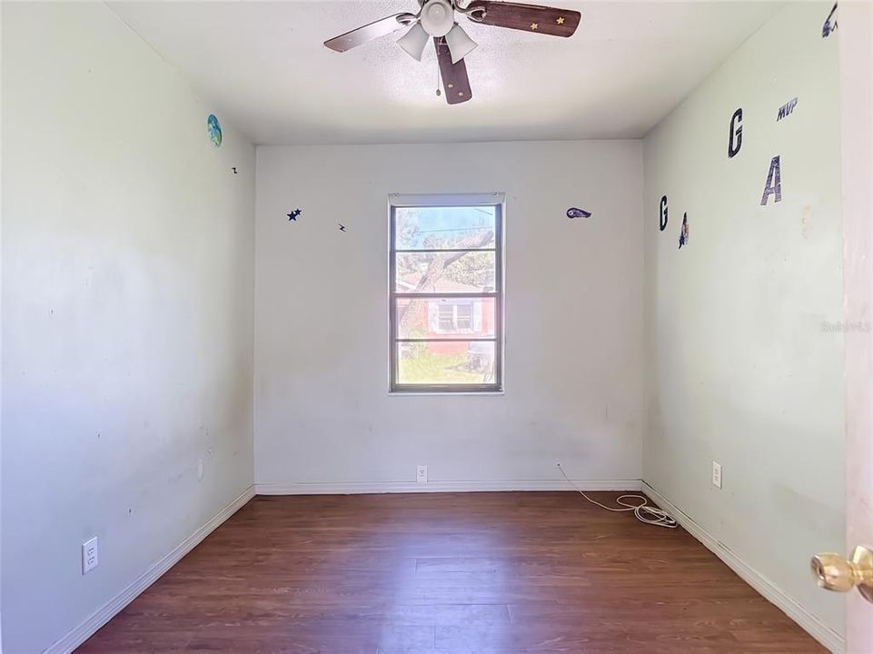 For Sale: $175,000 (3 beds, 1 baths, 936 Square Feet)