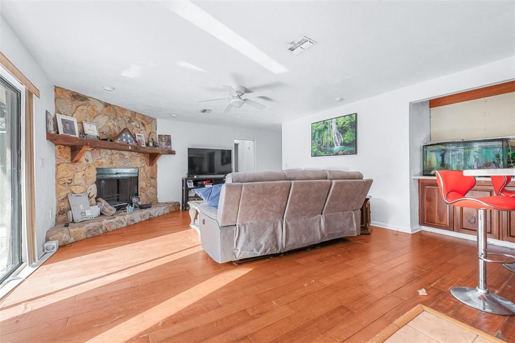 For Sale: $449,000 (4 beds, 2 baths, 2185 Square Feet)