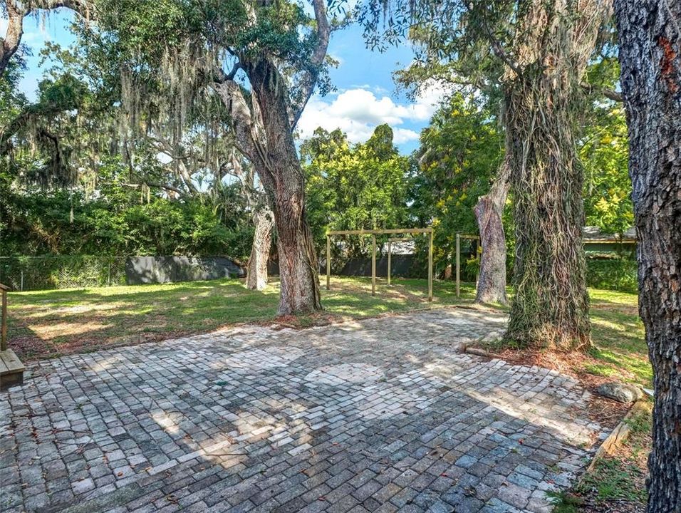 For Sale: $335,000 (4 beds, 2 baths, 1528 Square Feet)
