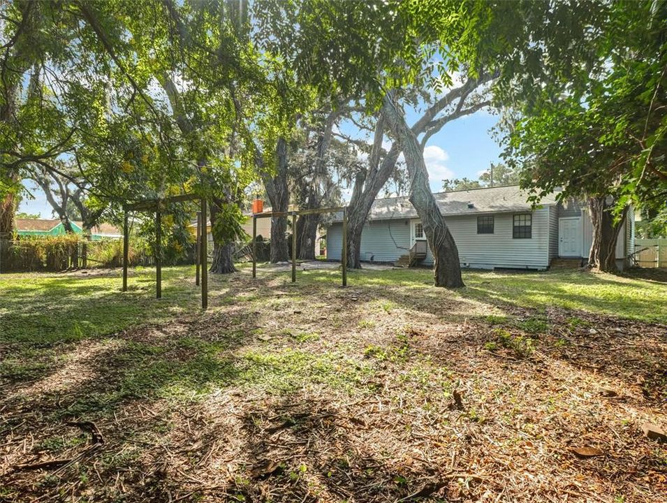 For Sale: $335,000 (4 beds, 2 baths, 1528 Square Feet)
