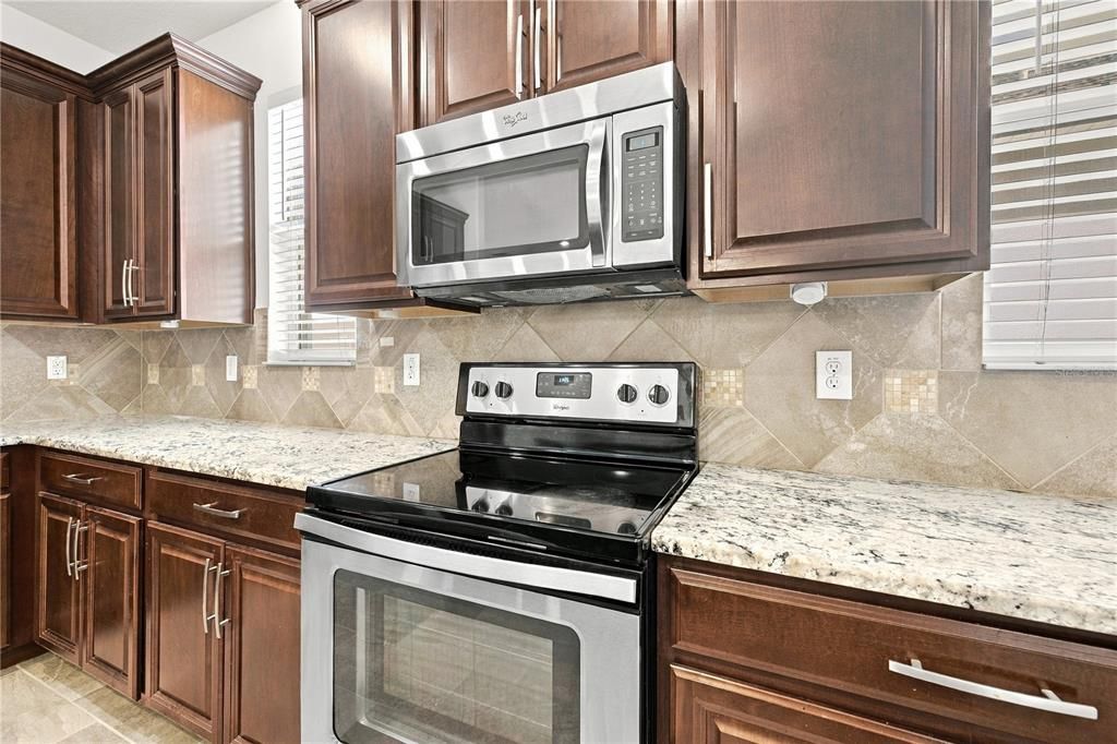 На продажу: $365,000 (3 спален, 2 ванн, 1824 Квадратных фут)