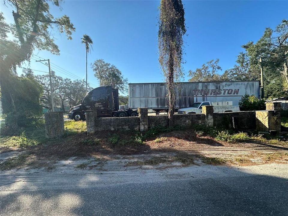 待售: $350,000 (0.29 acres)