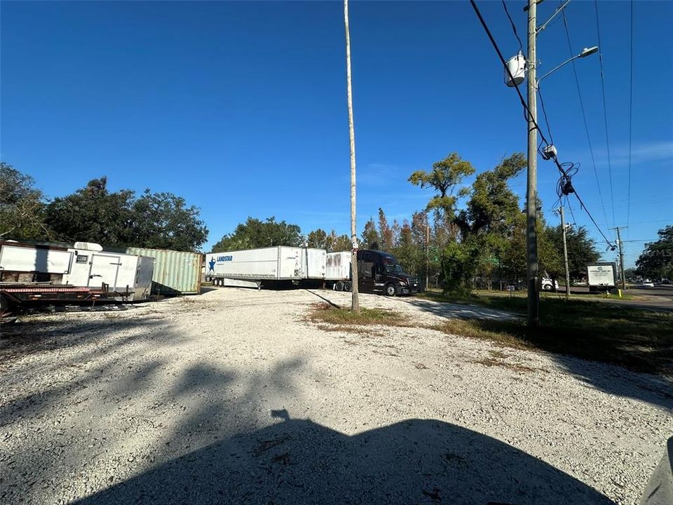 待售: $350,000 (0.29 acres)