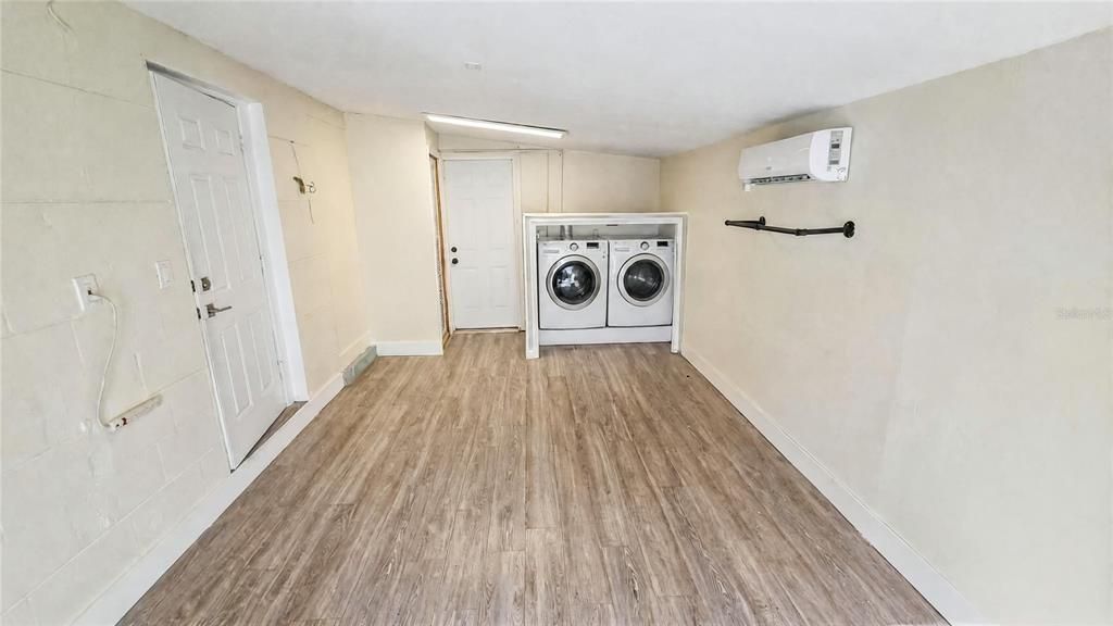На продажу: $349,900 (2 спален, 1 ванн, 1004 Квадратных фут)