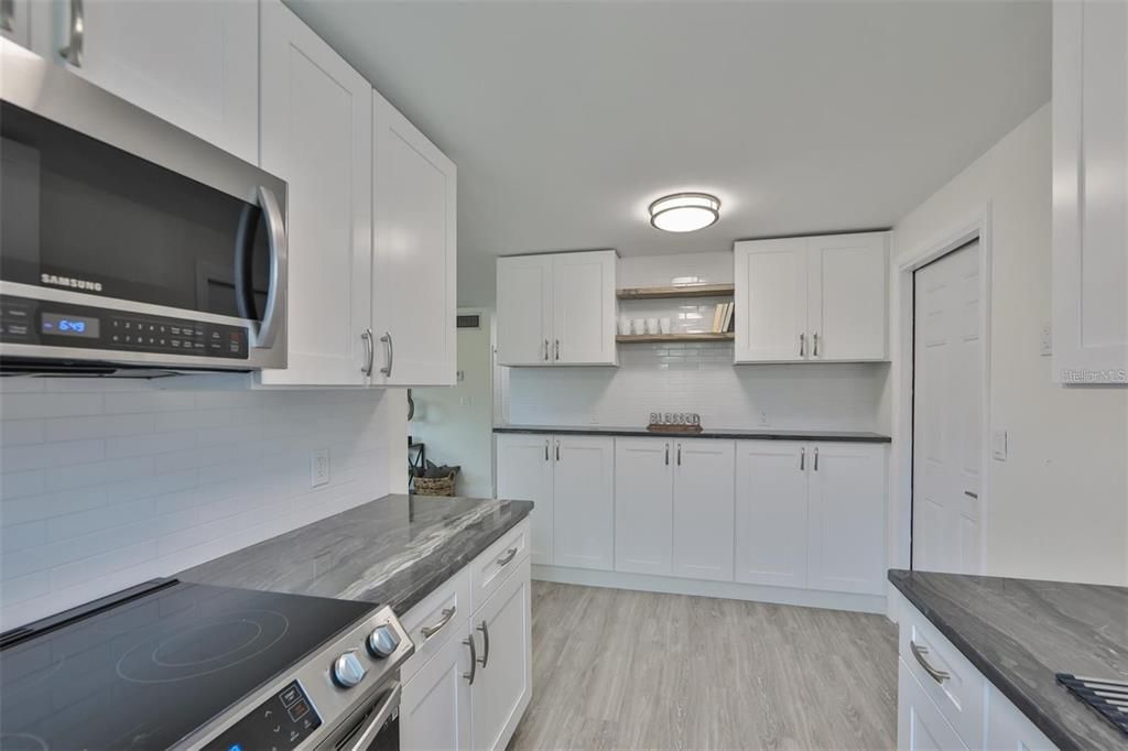 На продажу: $349,900 (2 спален, 1 ванн, 1004 Квадратных фут)