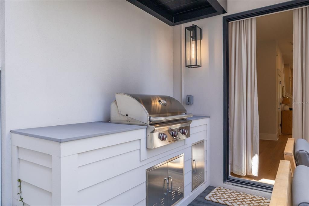 For Sale: $849,900 (2 beds, 2 baths, 1600 Square Feet)