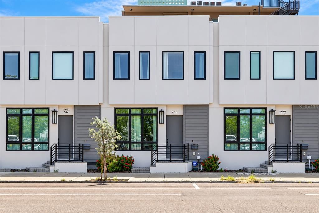 For Sale: $849,900 (2 beds, 2 baths, 1600 Square Feet)