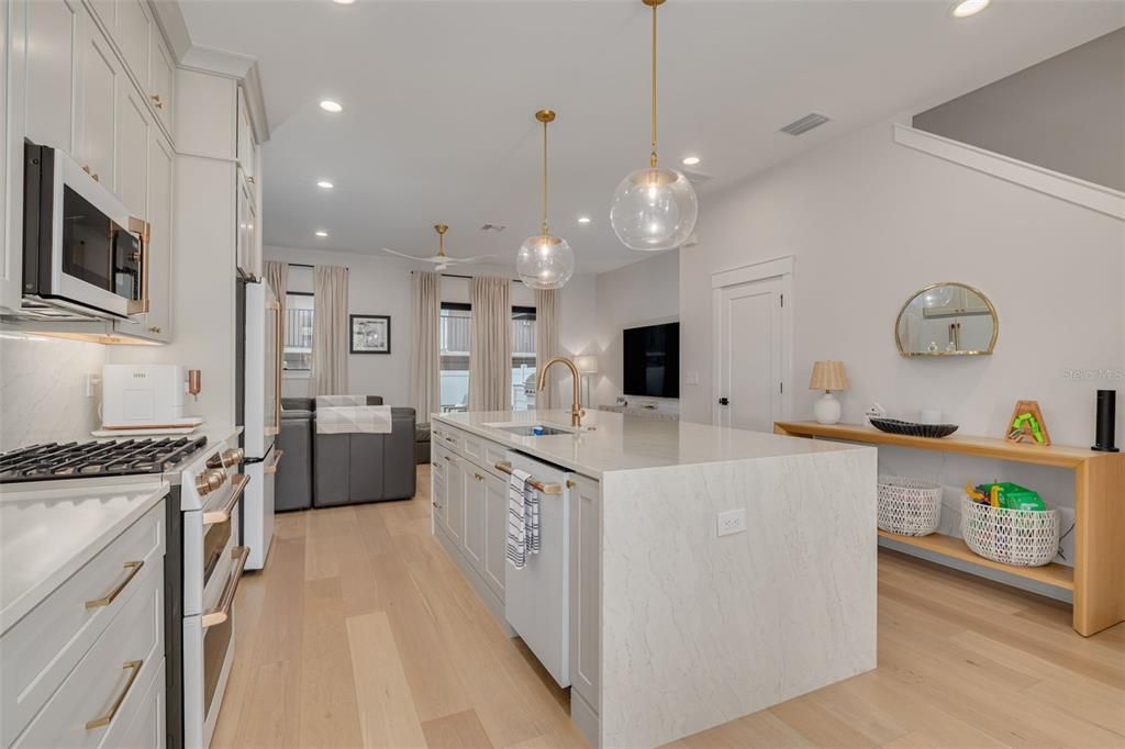 For Sale: $849,900 (2 beds, 2 baths, 1600 Square Feet)