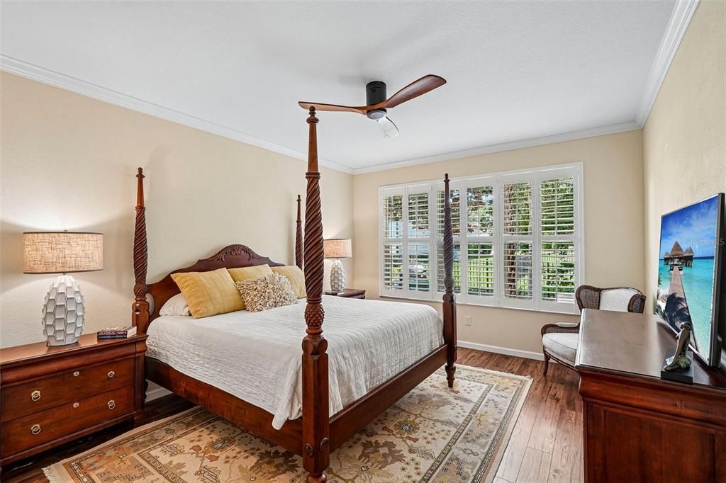 For Sale: $409,900 (2 beds, 2 baths, 2024 Square Feet)