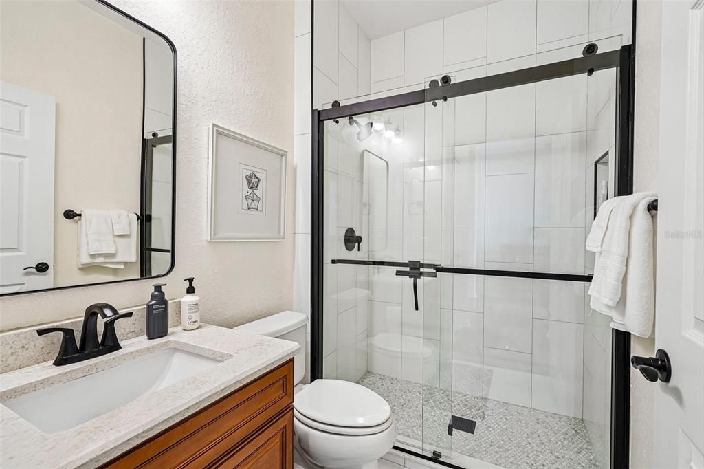 For Sale: $409,900 (2 beds, 2 baths, 2024 Square Feet)