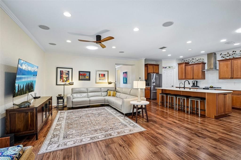 For Sale: $409,900 (2 beds, 2 baths, 2024 Square Feet)