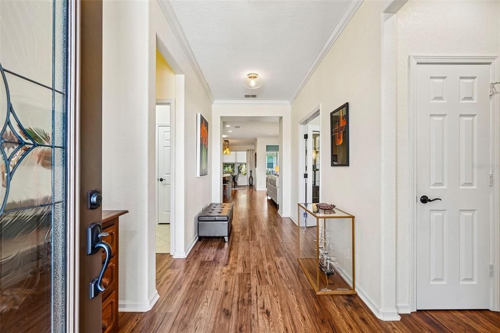 For Sale: $409,900 (2 beds, 2 baths, 2024 Square Feet)