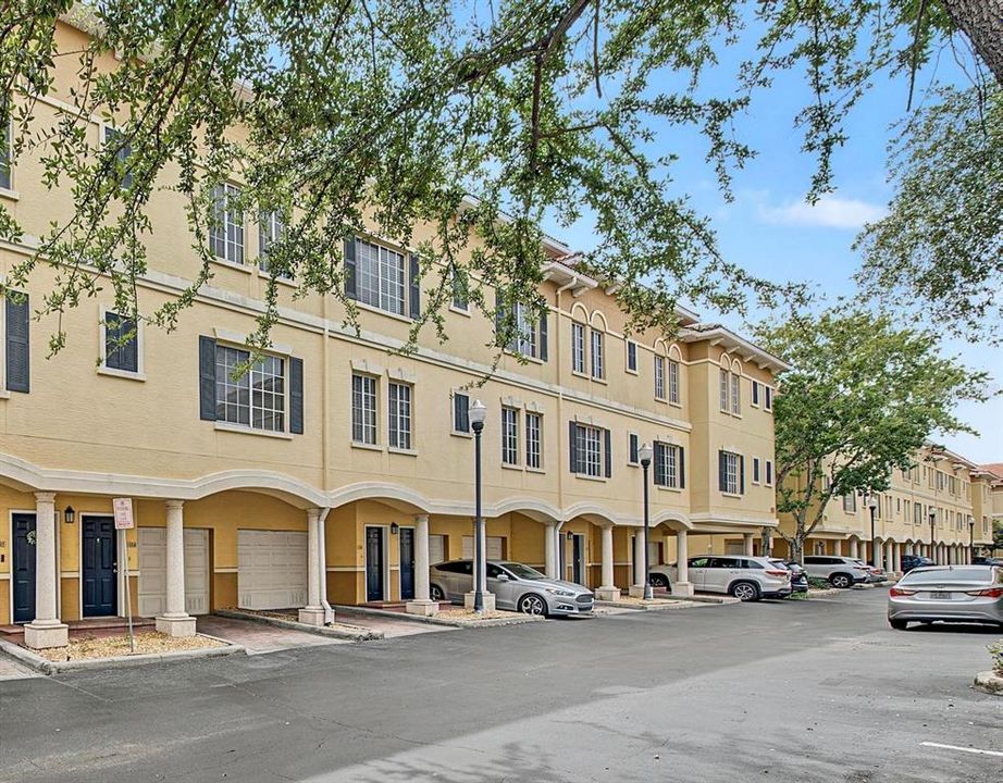 For Sale: $370,000 (2 beds, 2 baths, 1234 Square Feet)