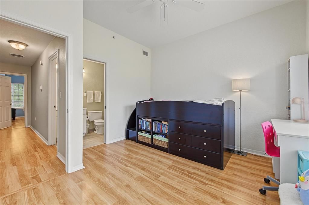 For Sale: $370,000 (2 beds, 2 baths, 1234 Square Feet)