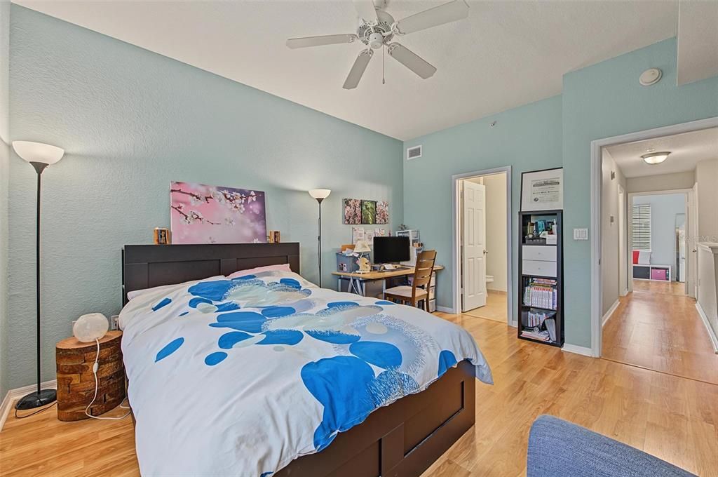 For Sale: $370,000 (2 beds, 2 baths, 1234 Square Feet)