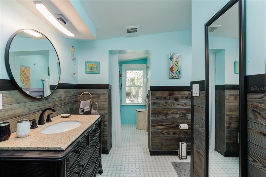 For Sale: $469,000 (2 beds, 2 baths, 1036 Square Feet)