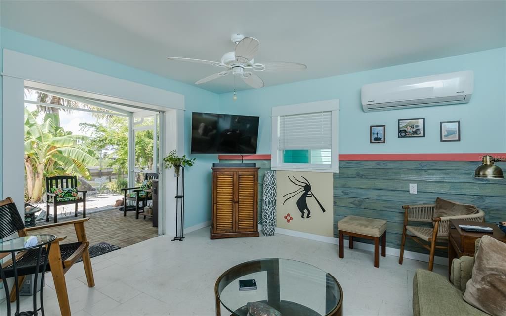 For Sale: $469,000 (2 beds, 2 baths, 1036 Square Feet)
