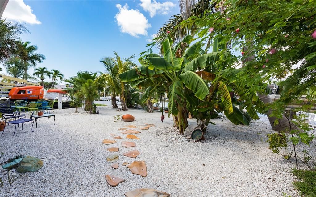 For Sale: $469,000 (2 beds, 2 baths, 1036 Square Feet)