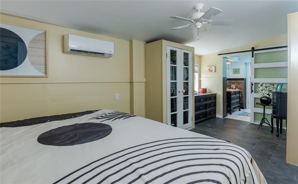 For Sale: $469,000 (2 beds, 2 baths, 1036 Square Feet)