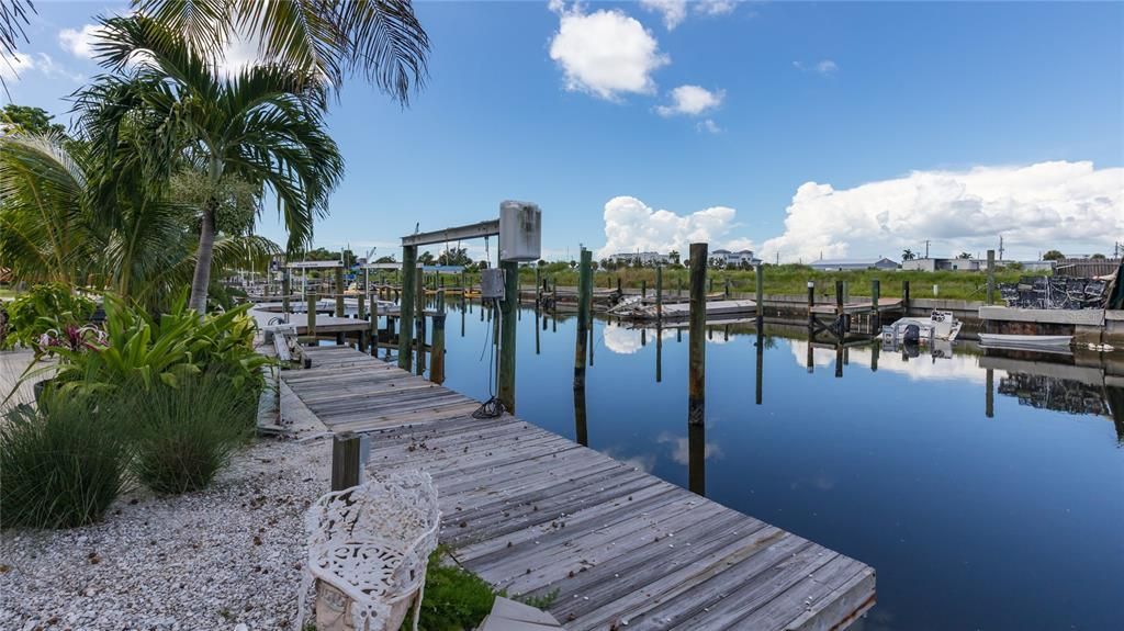 For Sale: $469,000 (2 beds, 2 baths, 1036 Square Feet)