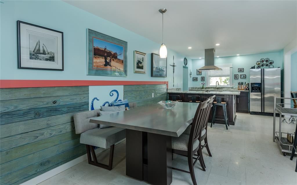 For Sale: $469,000 (2 beds, 2 baths, 1036 Square Feet)