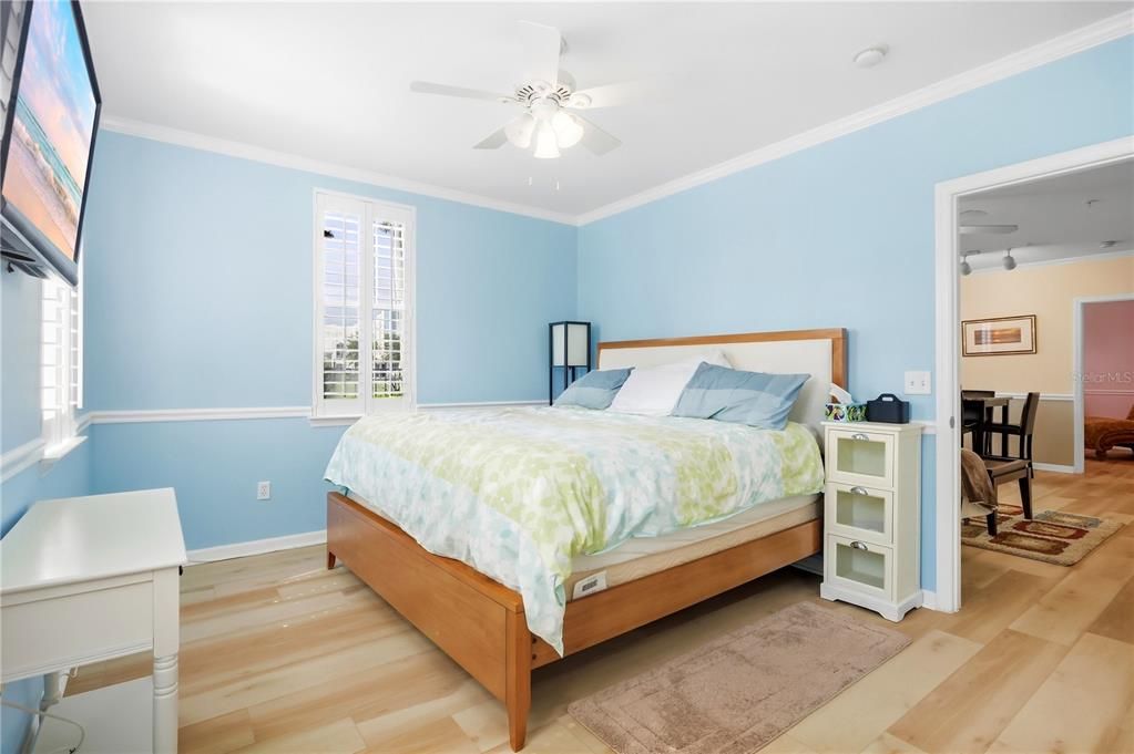 For Sale: $299,997 (2 beds, 2 baths, 1032 Square Feet)