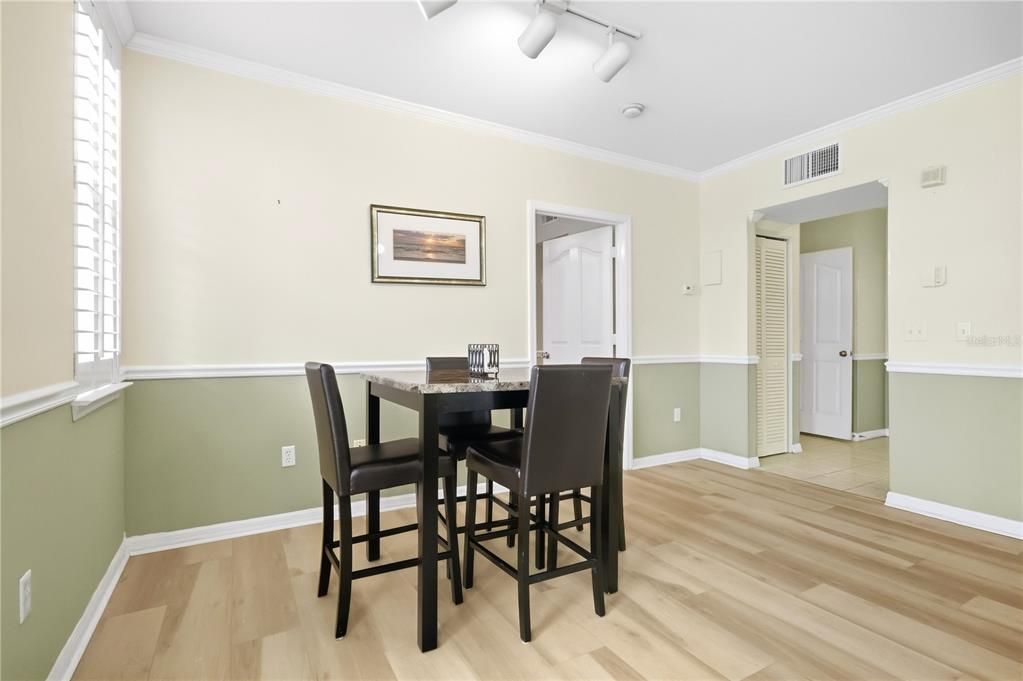 For Sale: $299,997 (2 beds, 2 baths, 1032 Square Feet)