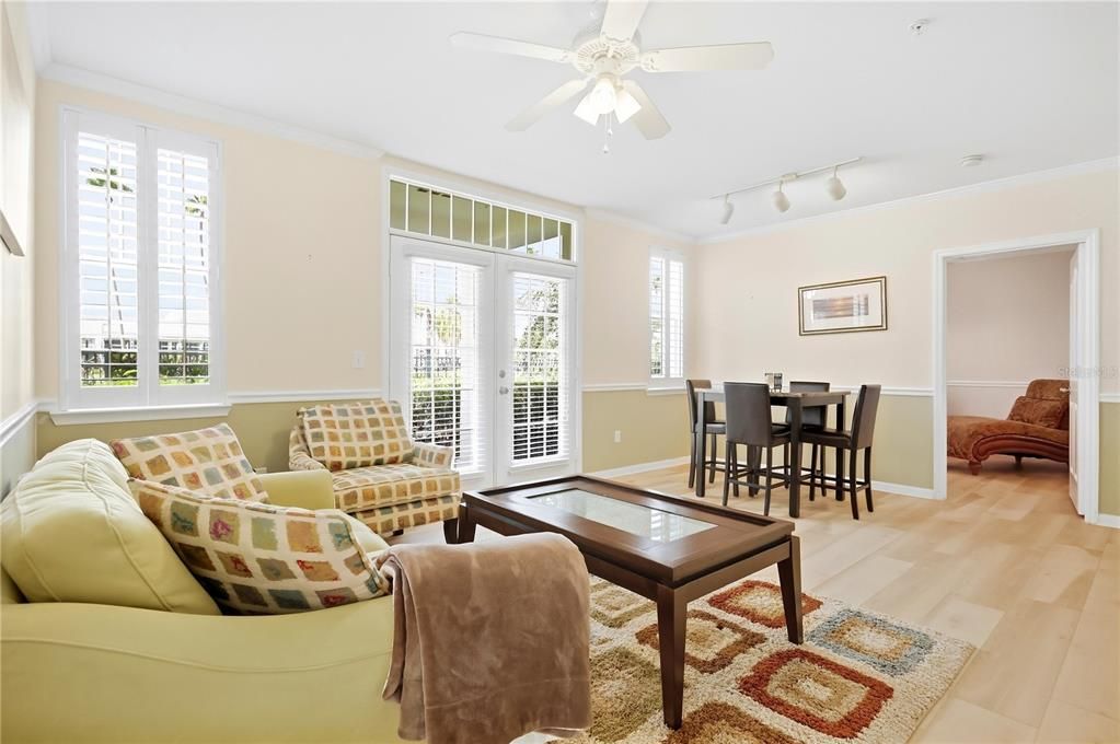 For Sale: $299,997 (2 beds, 2 baths, 1032 Square Feet)