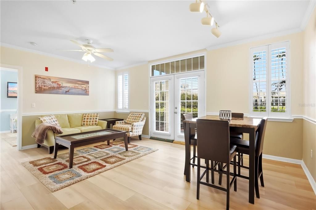 For Sale: $299,997 (2 beds, 2 baths, 1032 Square Feet)