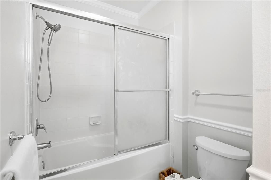 For Sale: $299,997 (2 beds, 2 baths, 1032 Square Feet)