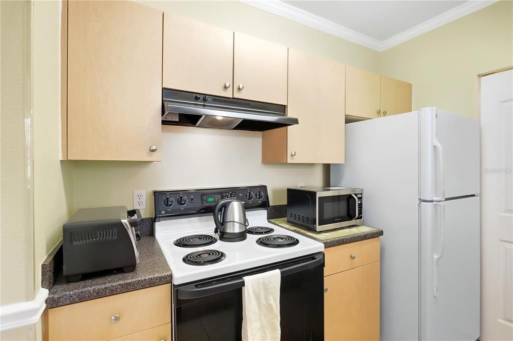 For Sale: $299,997 (2 beds, 2 baths, 1032 Square Feet)