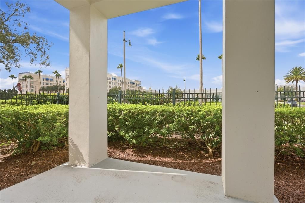 For Sale: $299,997 (2 beds, 2 baths, 1032 Square Feet)