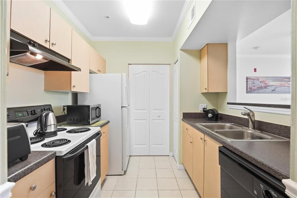 For Sale: $299,997 (2 beds, 2 baths, 1032 Square Feet)