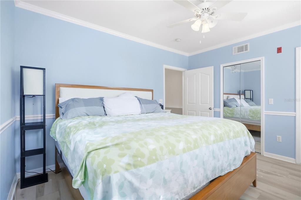 For Sale: $299,997 (2 beds, 2 baths, 1032 Square Feet)