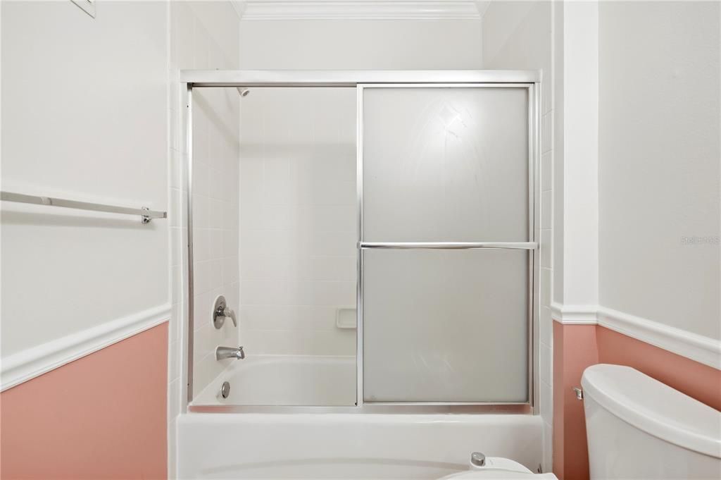 For Sale: $299,997 (2 beds, 2 baths, 1032 Square Feet)