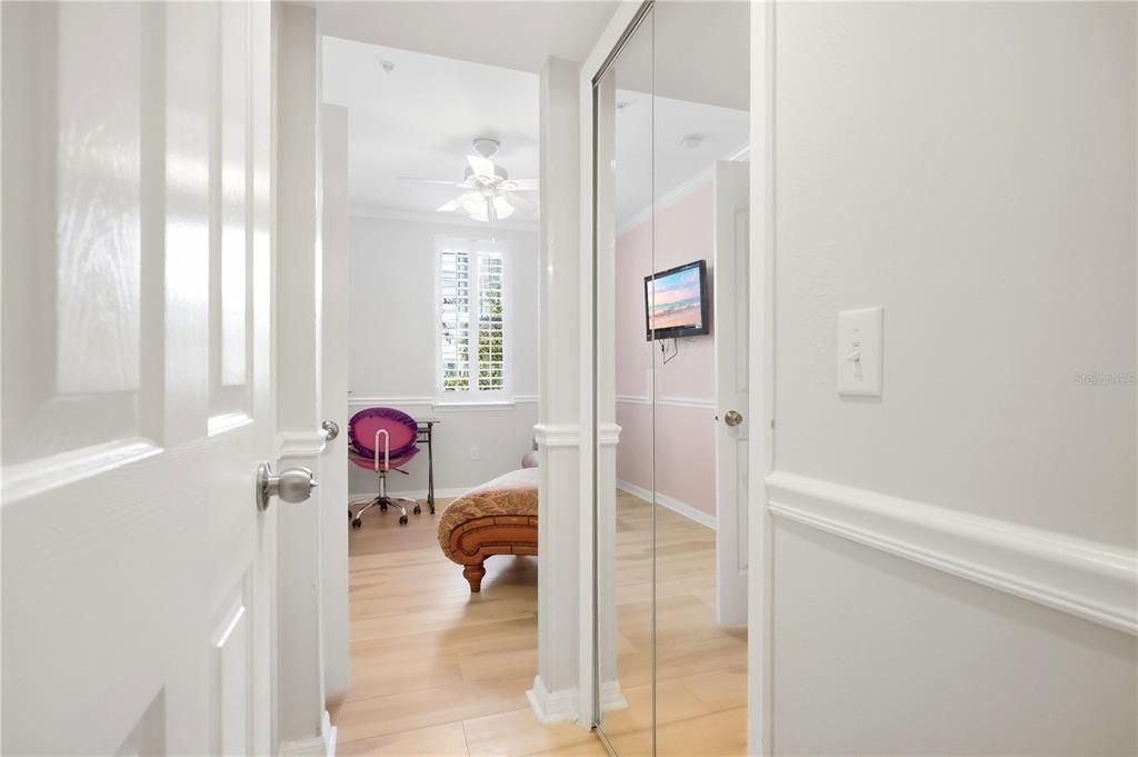 For Sale: $299,997 (2 beds, 2 baths, 1032 Square Feet)
