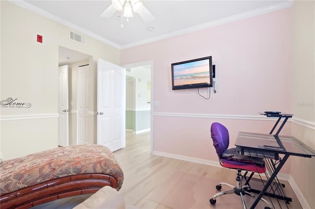 For Sale: $299,997 (2 beds, 2 baths, 1032 Square Feet)