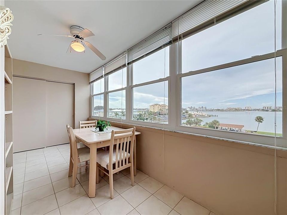 На продажу: $227,999 (2 спален, 2 ванн, 1100 Квадратных фут)