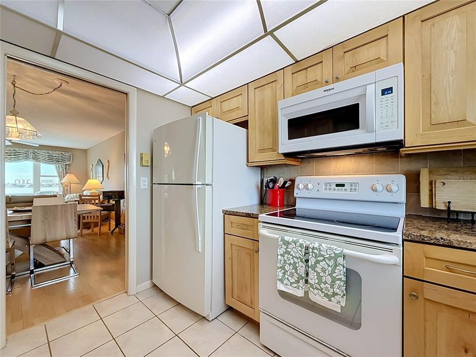 На продажу: $227,999 (2 спален, 2 ванн, 1100 Квадратных фут)