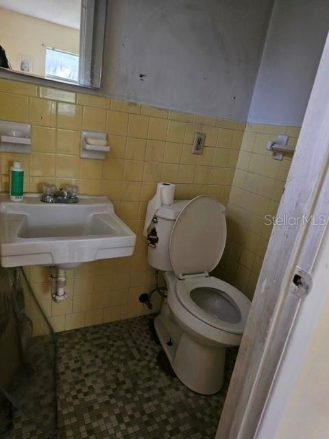 For Sale: $100,000 (4 beds, 1 baths, 1296 Square Feet)