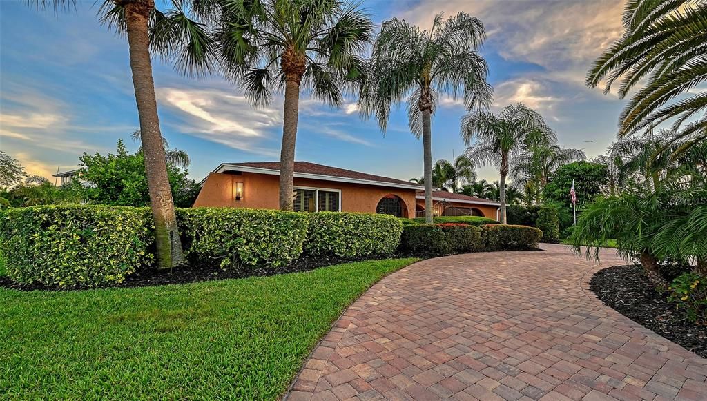 На продажу: $799,000 (2 спален, 2 ванн, 1761 Квадратных фут)