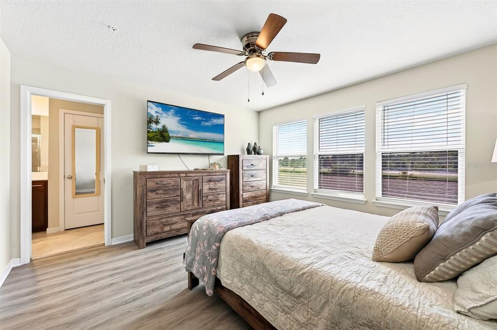 For Sale: $399,900 (4 beds, 3 baths, 1809 Square Feet)
