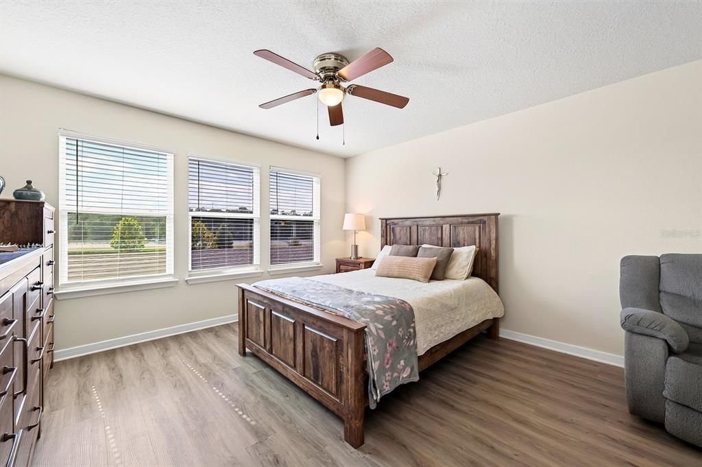 For Sale: $399,900 (4 beds, 3 baths, 1809 Square Feet)