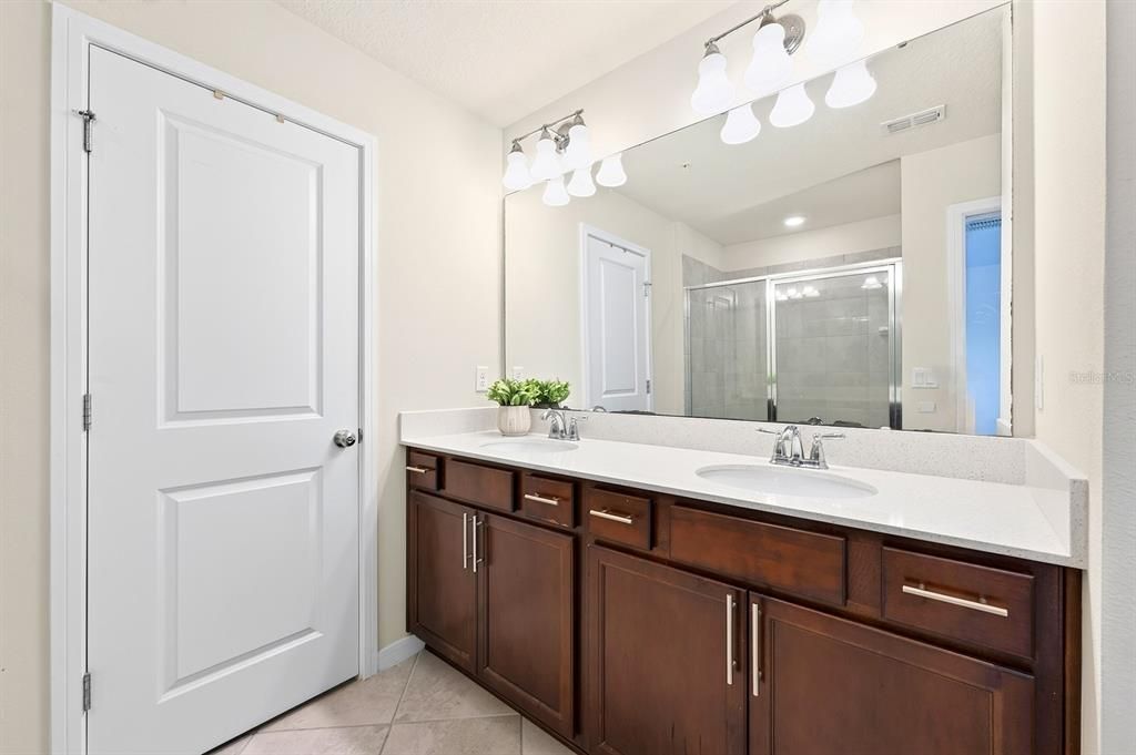 For Sale: $399,900 (4 beds, 3 baths, 1809 Square Feet)