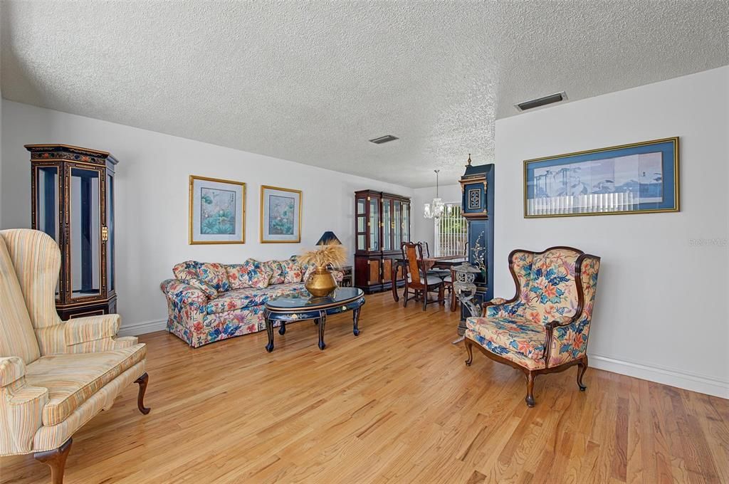 For Sale: $525,000 (3 beds, 2 baths, 1991 Square Feet)
