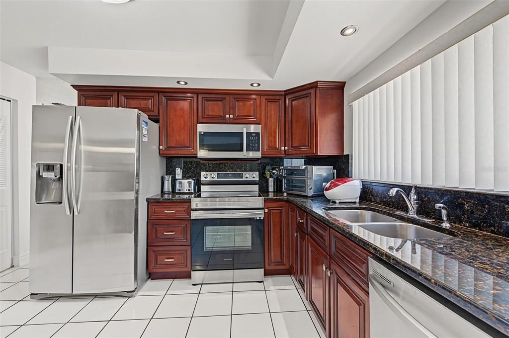 For Sale: $525,000 (3 beds, 2 baths, 1991 Square Feet)