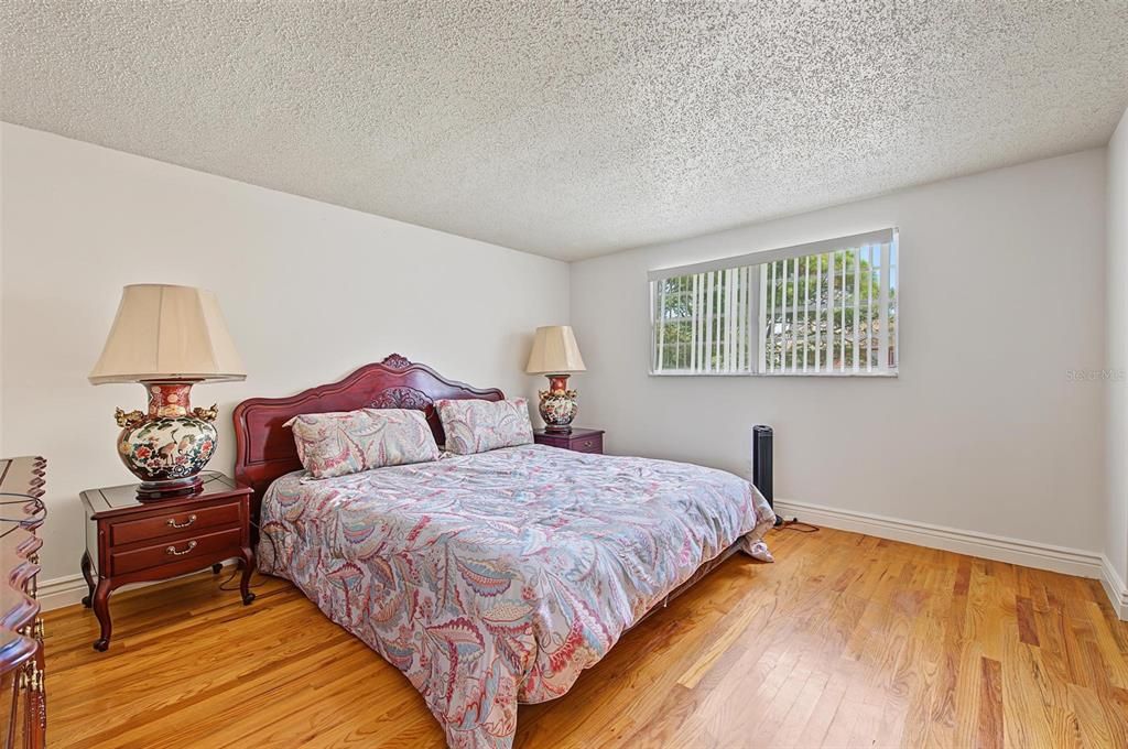 For Sale: $525,000 (3 beds, 2 baths, 1991 Square Feet)