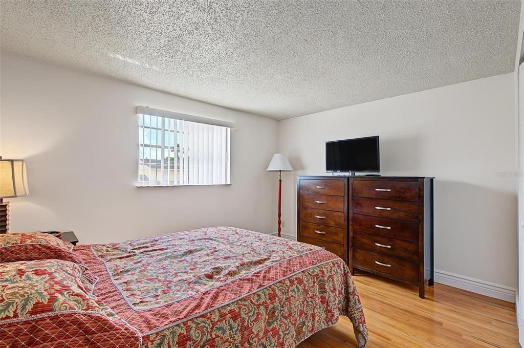 For Sale: $525,000 (3 beds, 2 baths, 1991 Square Feet)